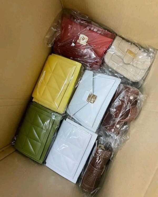 Woman Handbags Pallet - Image 3