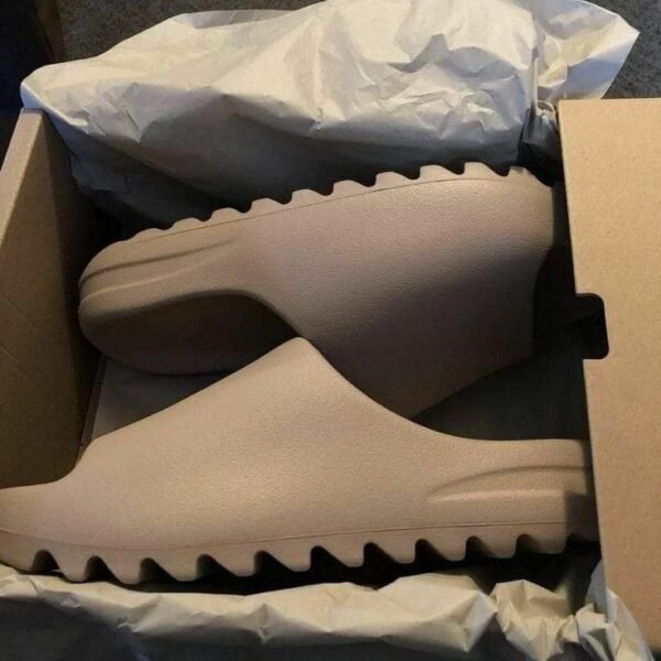 Yeezy Slides Pallets - Image 3