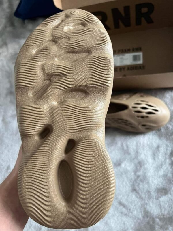 Yeezy Foam Runner Pallets - Image 7