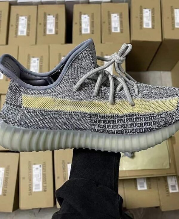 Yeezy Shoes Pallet - Image 10